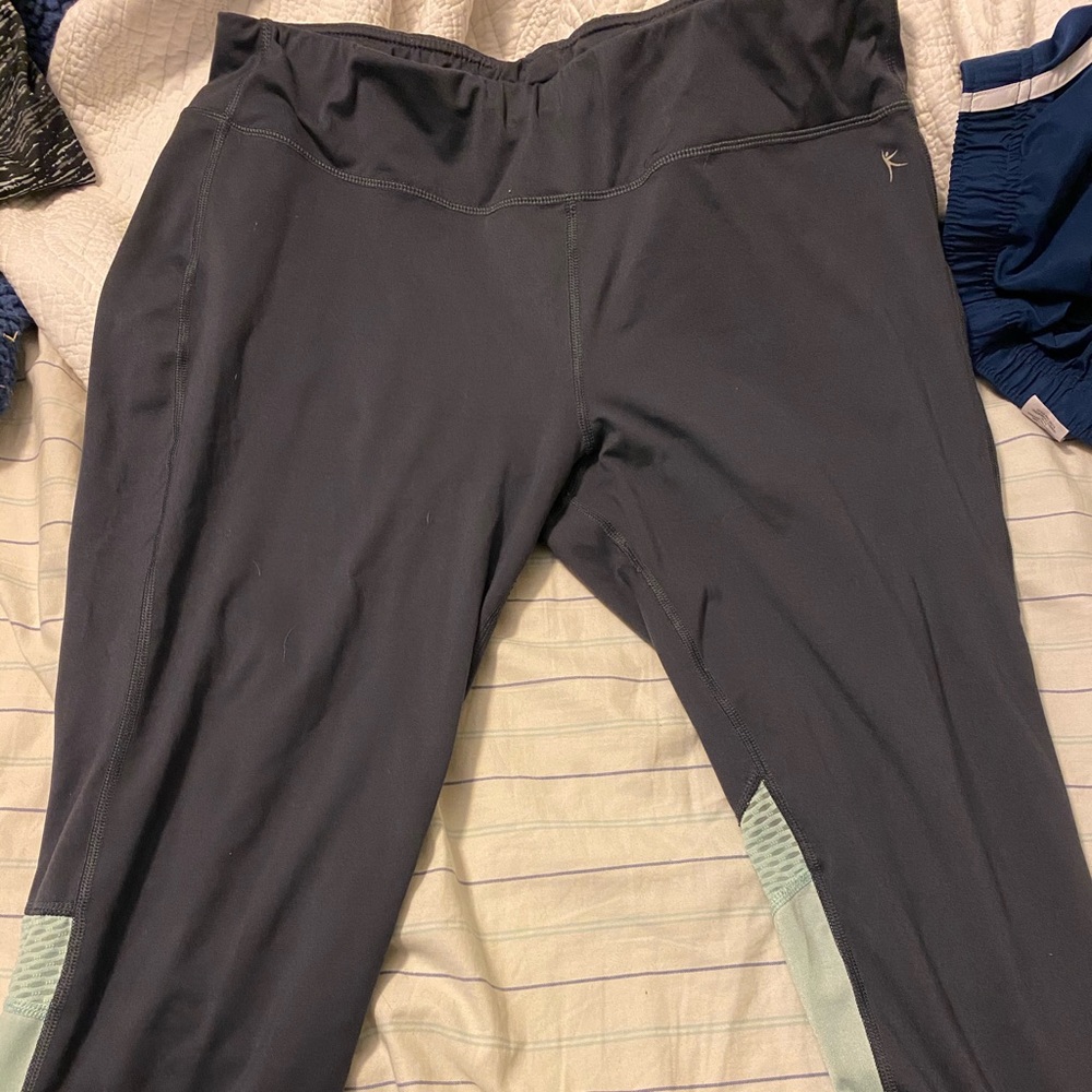 Below the knee athletic pants